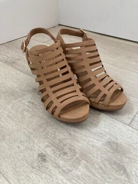 Solanz Light Brown Sandal Heels, Size 5.5